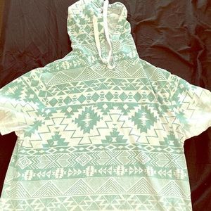 Hooded shirt